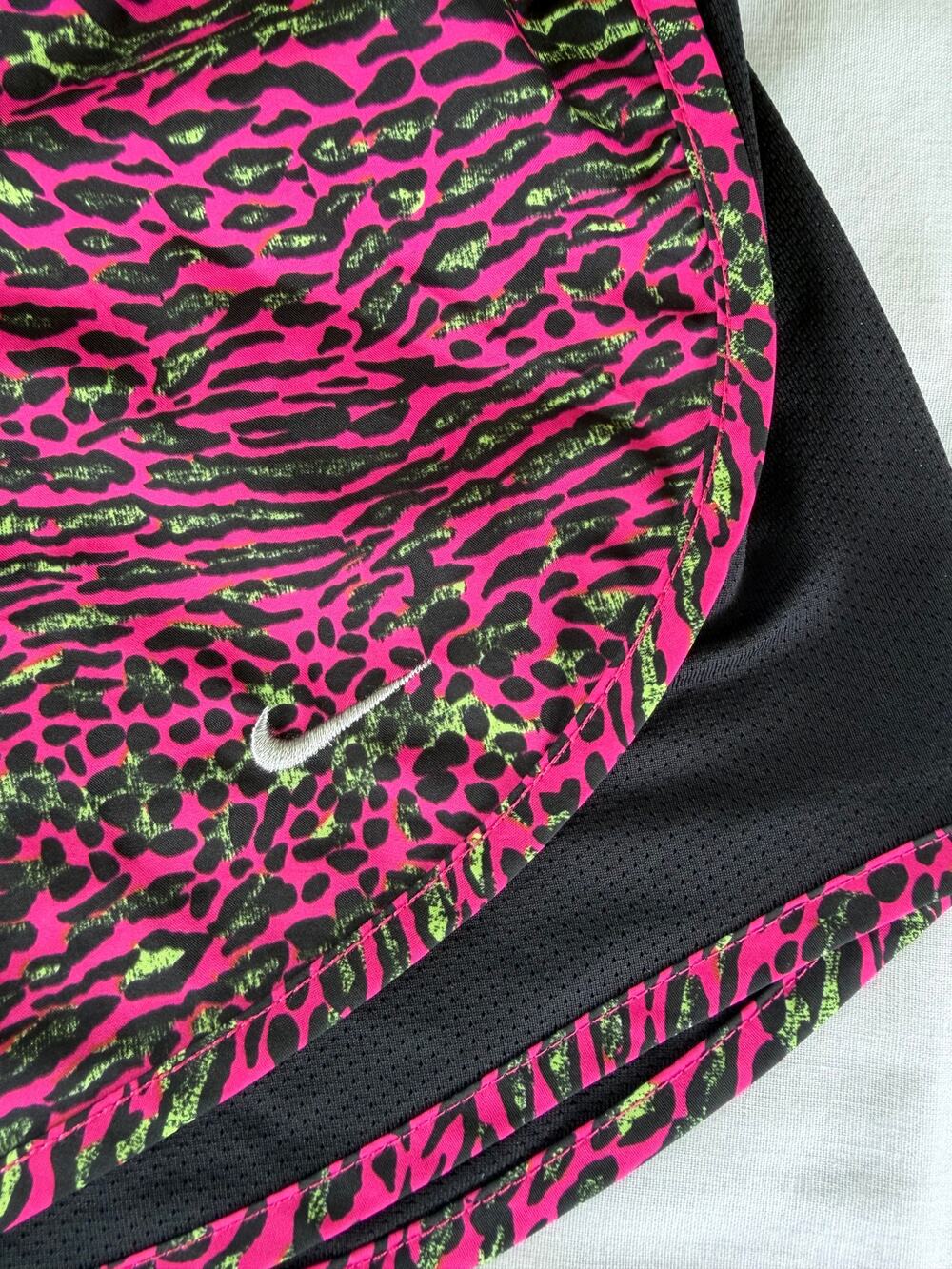 Running Athletic Workout Activewear Y2K NIKE DRI-FIT Pink Animal Print Shorts M